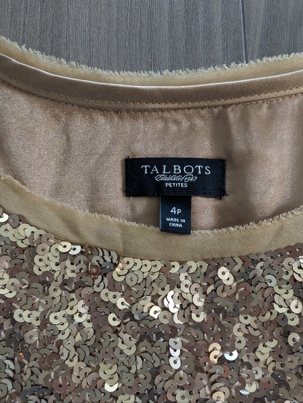Talbots Gold Sequin Short Cap Sleeve Tee With Internal Lining (SiZe 4 Petite) - Picture 4 of 6